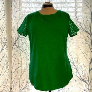 Liz Claiborne large women’s short sleeve tee with large trim.